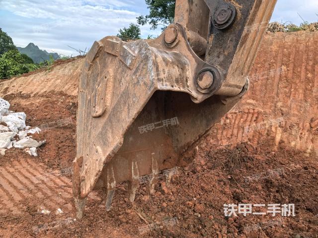 大臂整体 右侧(工作和回转装置) 大臂整体 右侧(工作和回转装置)