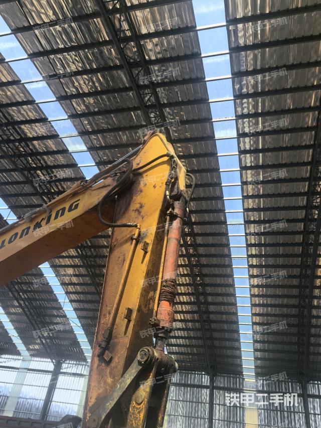 小臂整体右前(工作和回转装置) 小臂整体右前(工作和回转装置)