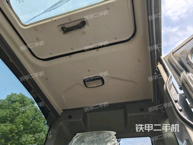 座椅右側(cè)控制臺(tái)/鑰匙門/油門/含右手柄（駕駛室部分）