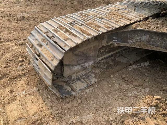单侧履带整体(整机外观) 单侧履带整体(整机外观)