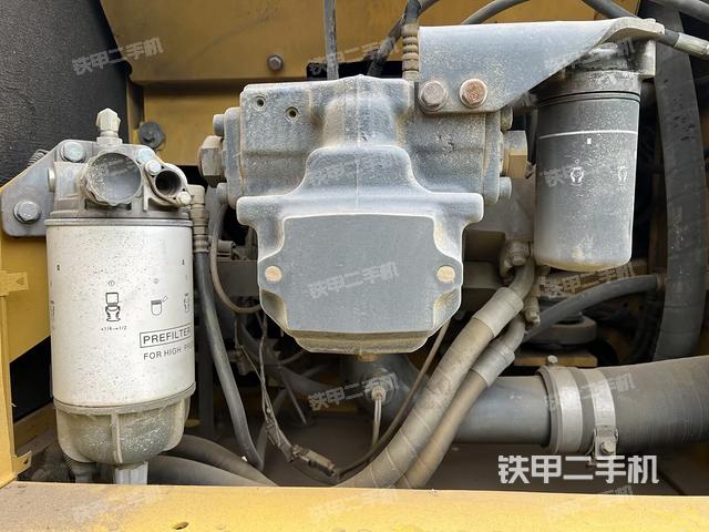 液压泵舱室正面整体（整机外观）