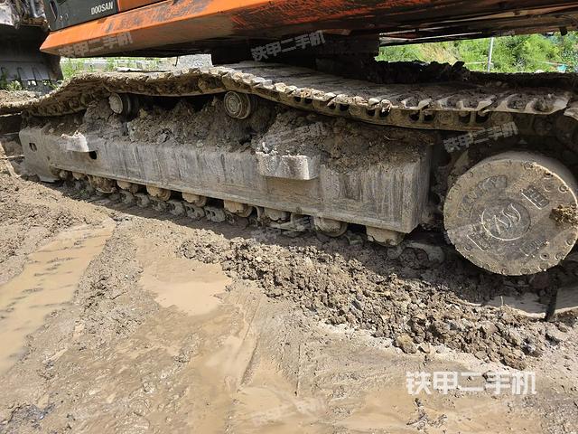 单侧履带整体（整机外观）