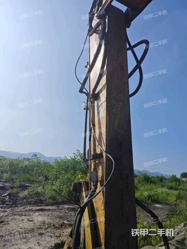 小臂整体左后(工作和回转装置) 小臂整体左后(工作和回转装置)