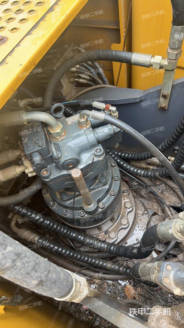 回转马达和主控阀（整机外观）