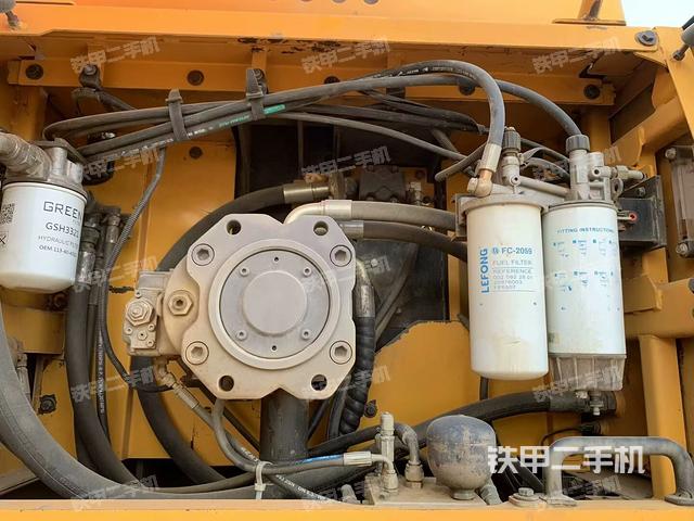 液压泵舱室正面整体(整机外观) 液压泵舱室正面整体(整机外观)