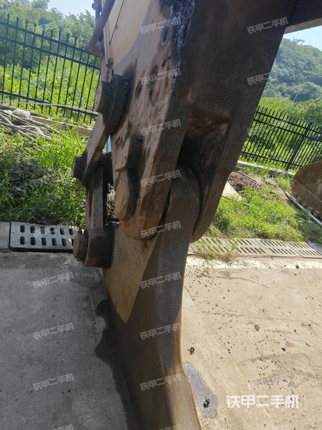 小臂整体左后(工作和回转装置) 小臂整体左后(工作和回转装置)