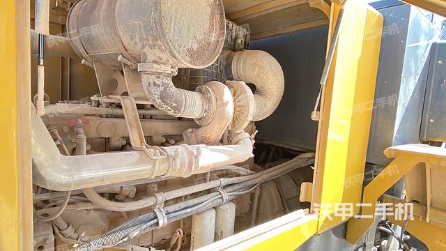 发动机右侧(整机外观及大件) 发动机右侧(整机外观及大件)