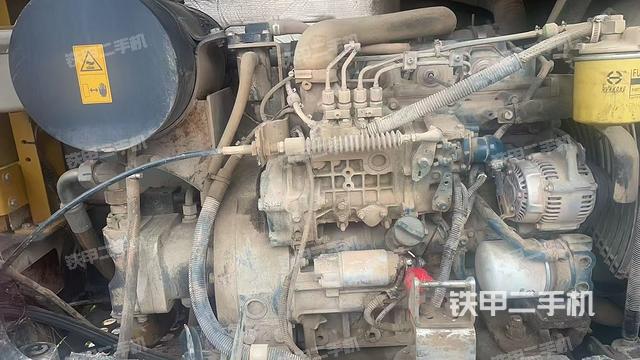 液压泵舱室正面整体(整机外观) 液压泵舱室正面整体(整机外观)