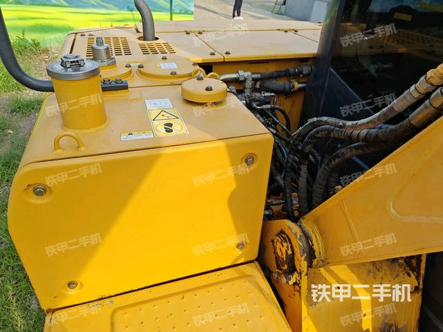 轉(zhuǎn)盤和下車架正前（工作和回轉(zhuǎn)裝置）