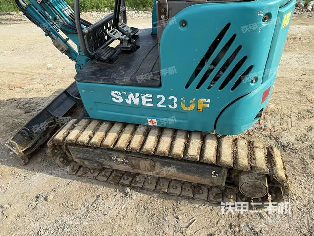 回转马达和主控阀（整机外观）