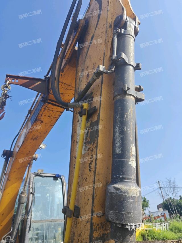 小臂整体右前(工作和回转装置) 小臂整体右前(工作和回转装置)