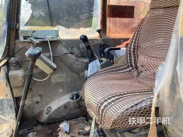 驾驶室整体(整机外观) 驾驶室整体(整机外观)