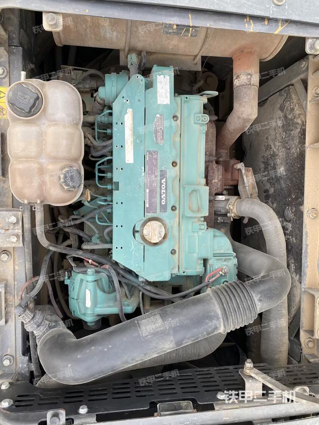 发动机整体俯视(整机外观) 发动机整体俯视(整机外观)