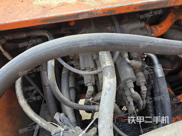 回转马达和主控阀（整机外观）