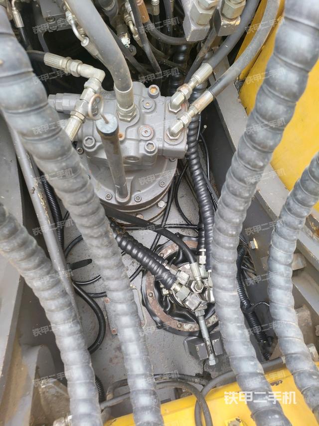 回轉(zhuǎn)馬達(dá)（上車部件）