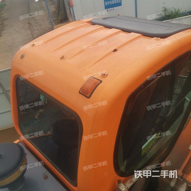 驾驶室顶部（整机外观）