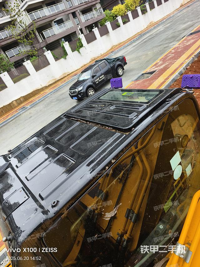 驾驶室顶部(整机外观) 驾驶室顶部(整机外观)