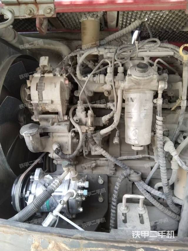 驾驶室整体(整机外观) 驾驶室整体(整机外观)