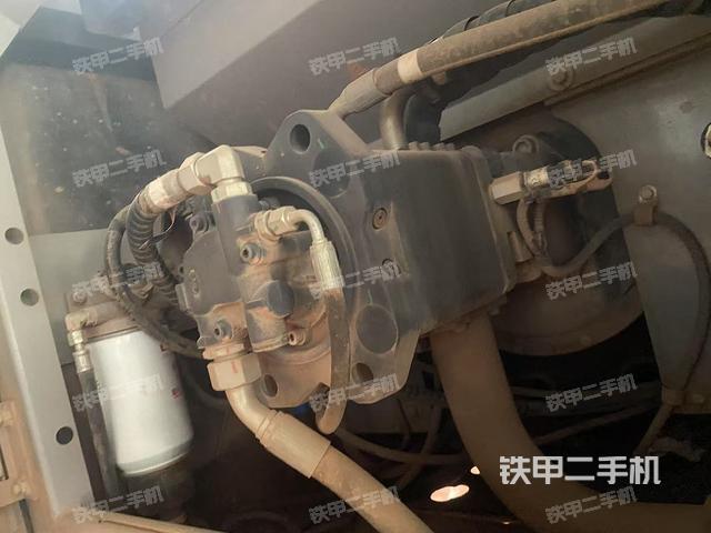 液压泵舱室正面整体(整机外观) 液压泵舱室正面整体(整机外观)