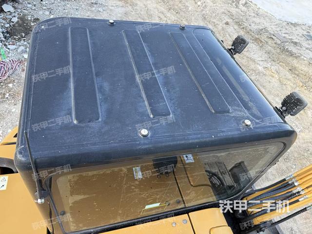 驾驶室顶部（整机外观）