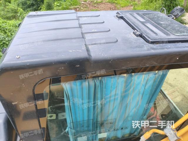 駕駛室頂部(整機外觀) 駕駛室頂部(整機外觀)
