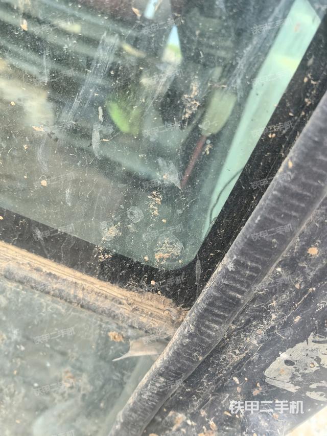 后窗玻璃角标(驾驶室部分) 后窗玻璃角标(驾驶室部分)