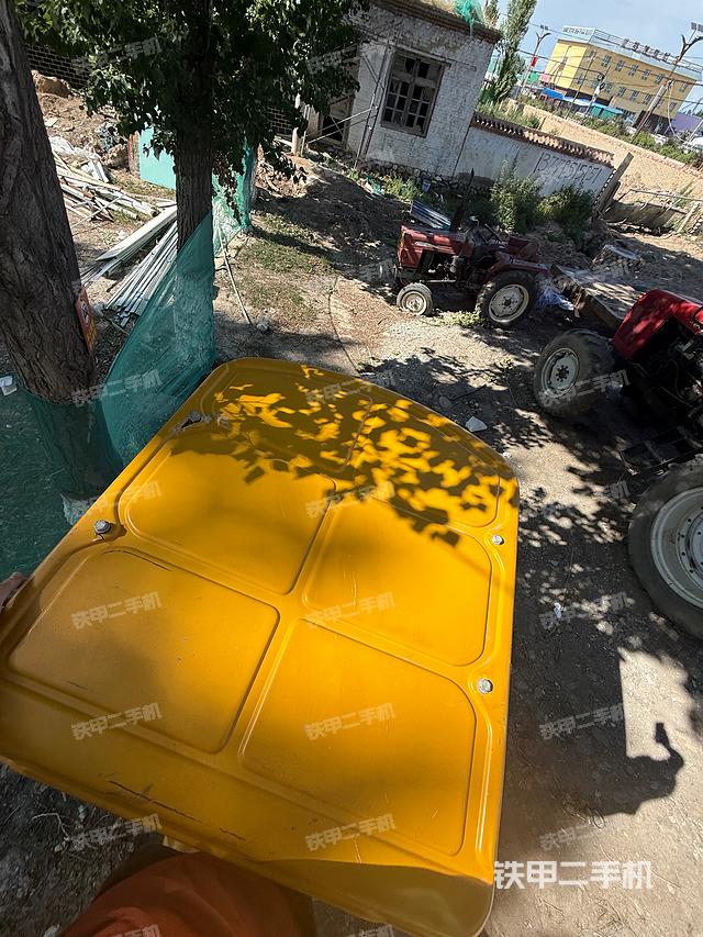 驾驶室顶部（整机外观）