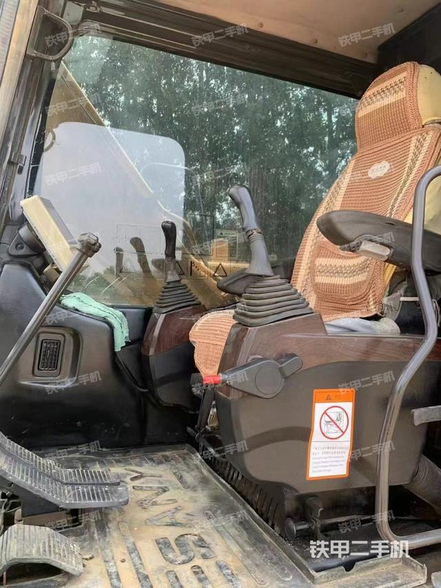 驾驶室整体(整机外观) 驾驶室整体(整机外观)