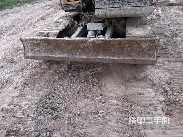 转盘和下车架正前(工作和回转装置) 转盘和下车架正前(工作和回转装置)