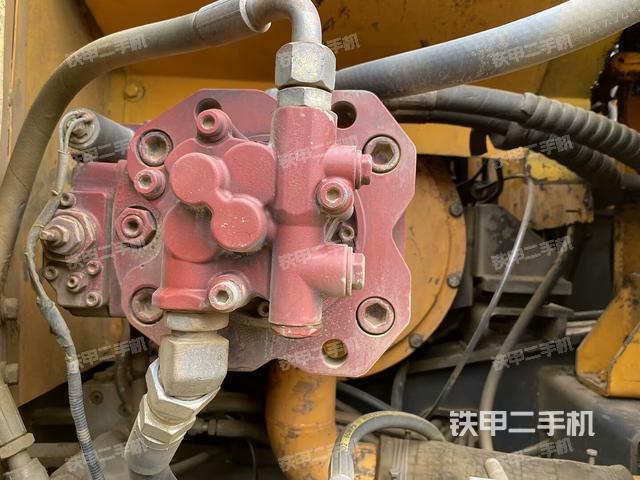 液压泵舱室正面整体(整机外观) 液压泵舱室正面整体(整机外观)