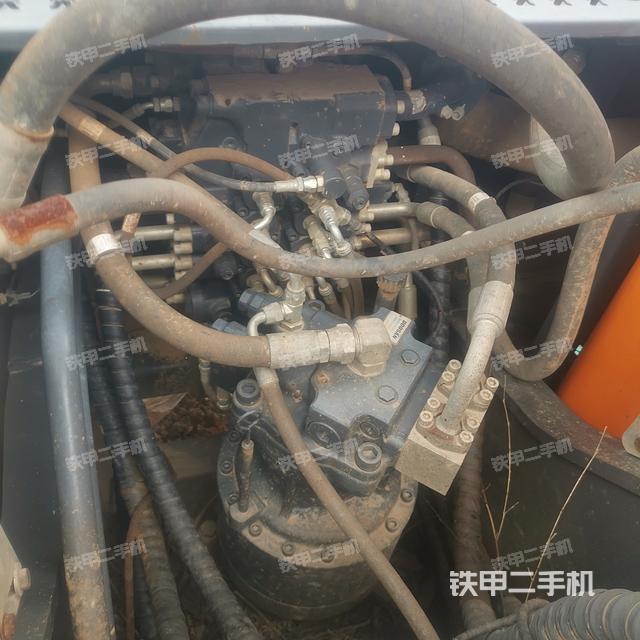 回转马达和主控阀（整机外观）