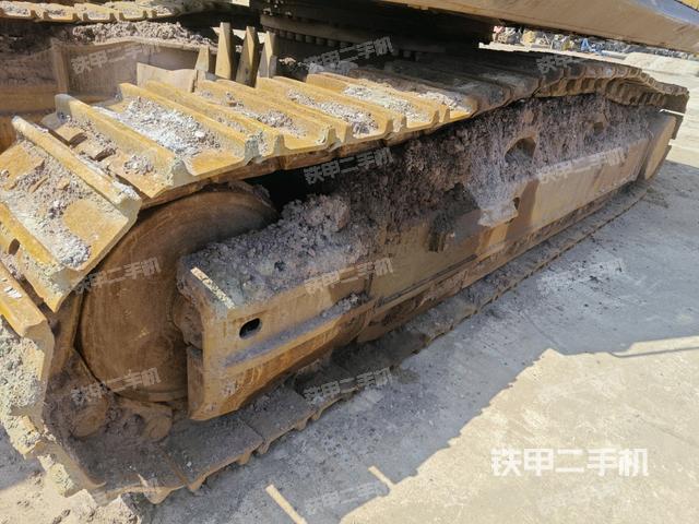 右侧履带整体(行走机构) 右侧履带整体(行走机构)