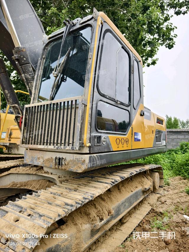 驾驶室整体(整机外观) 驾驶室整体(整机外观)