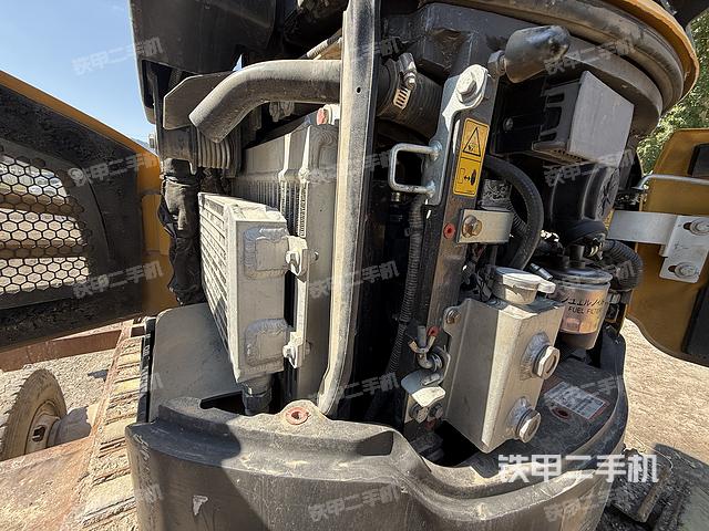 回转马达和主控阀（整机外观）