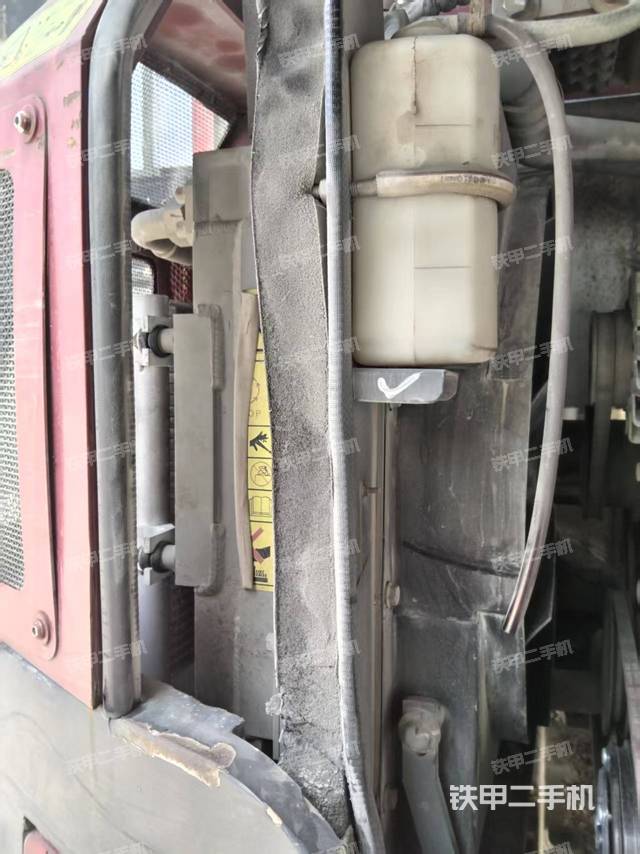 驾驶室顶部(整机外观) 驾驶室顶部(整机外观)