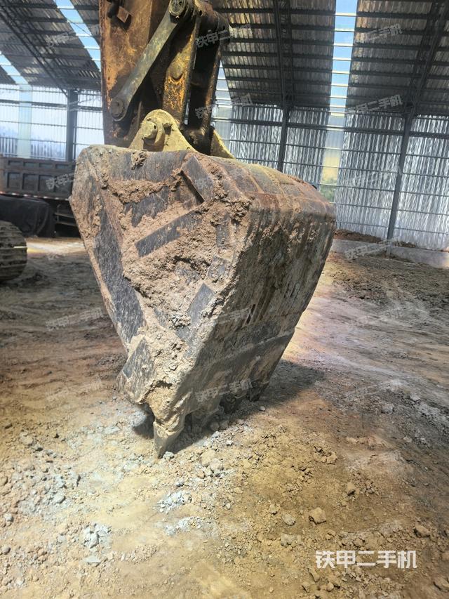 铲斗45度(工作和回转装置) 铲斗45度(工作和回转装置)