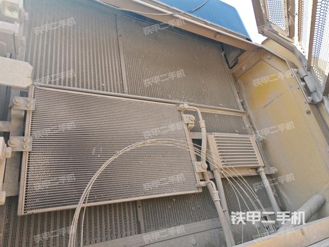 散热器正面(大件舱室) 散热器正面(大件舱室)