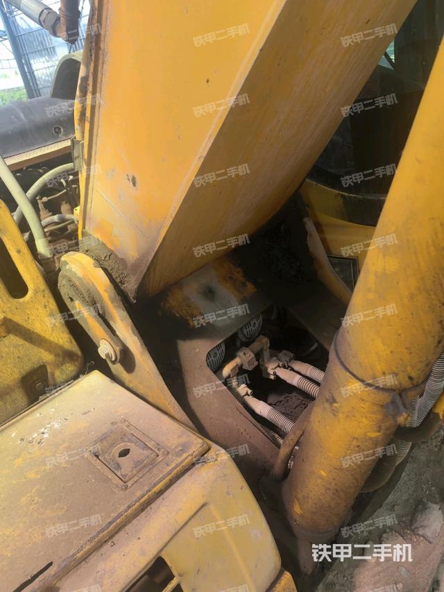 大臂根部 斜视(工作和回转装置) 大臂根部 斜视(工作和回转装置)