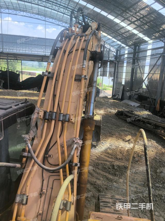 大臂背部俯视(工作和回转装置) 大臂背部俯视(工作和回转装置)