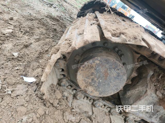 左驅(qū)動輪（行走機構(gòu)）