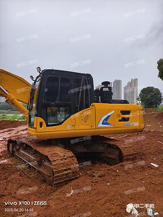 龙工LG6205E挖掘机实拍图片