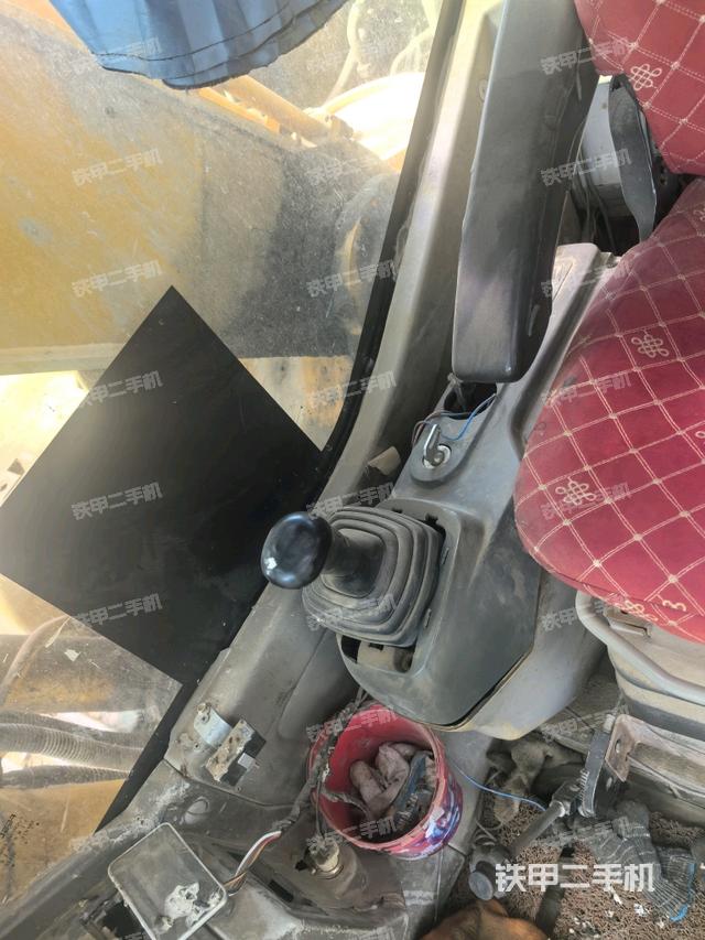 座椅左侧控制台/音响/含左手柄(驾驶室部分) 座椅左侧控制台/音响/含左手柄(驾驶室部分)