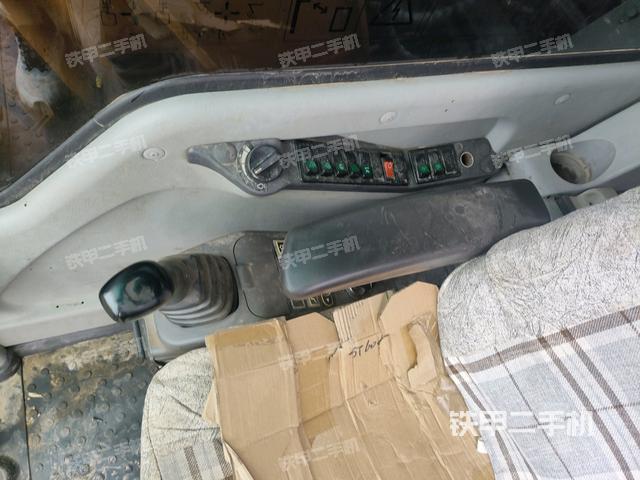 座椅右側(cè)控制臺/鑰匙門/油門/含右手柄（駕駛室部分）