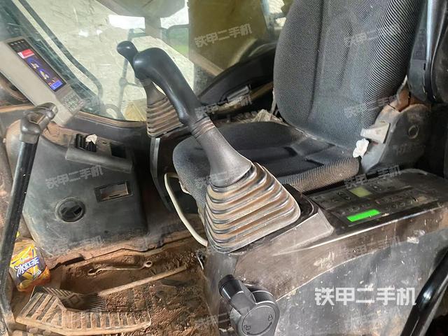 驾驶室整体(整机外观) 驾驶室整体(整机外观)