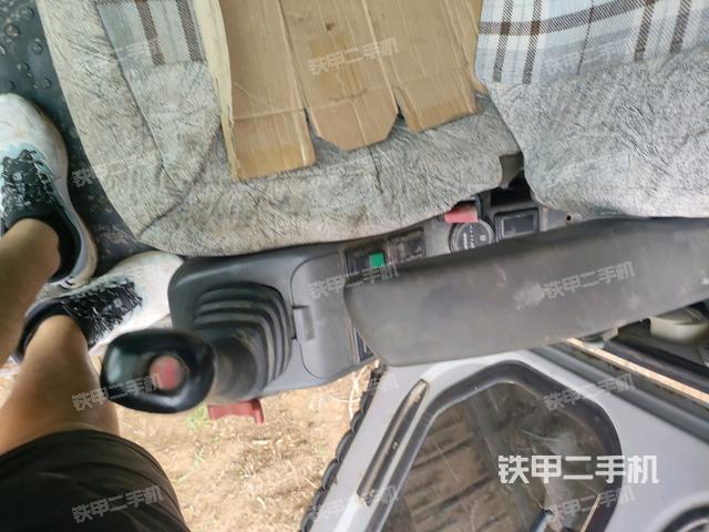 座椅左側(cè)控制臺/音響/含左手柄（駕駛室部分）