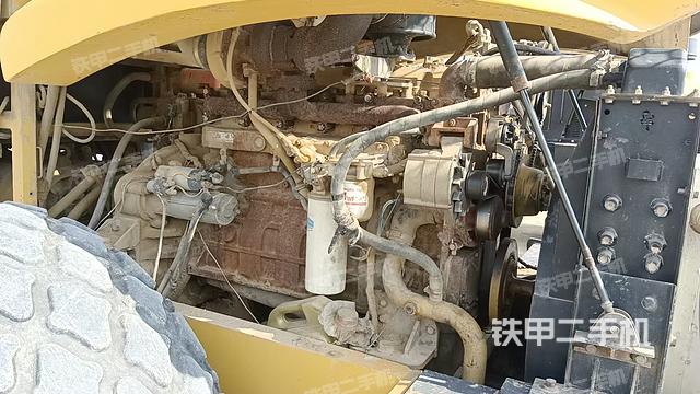 駕駛室操作臺(tái)（設(shè)備外觀及核心部件）