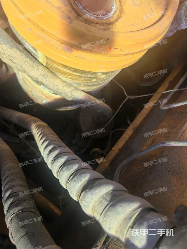 中央回转接头特写(上车部件) 中央回转接头特写(上车部件)