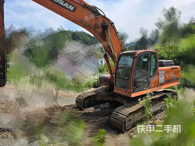 斗山DX260LC挖掘機