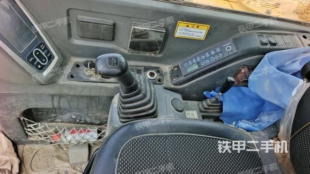 座椅右侧控制台/钥匙门/油门/含右手柄（驾驶室部分）