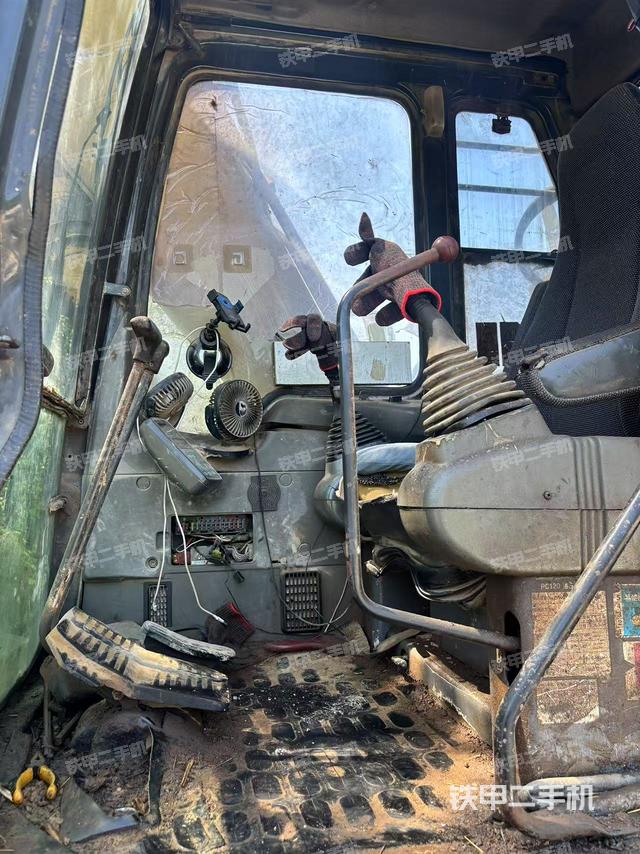 驾驶室整体(整机外观) 驾驶室整体(整机外观)